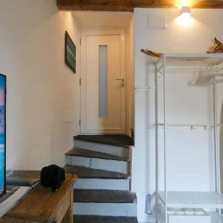 Zizzi - The House In The Hamlet - View Apartment *